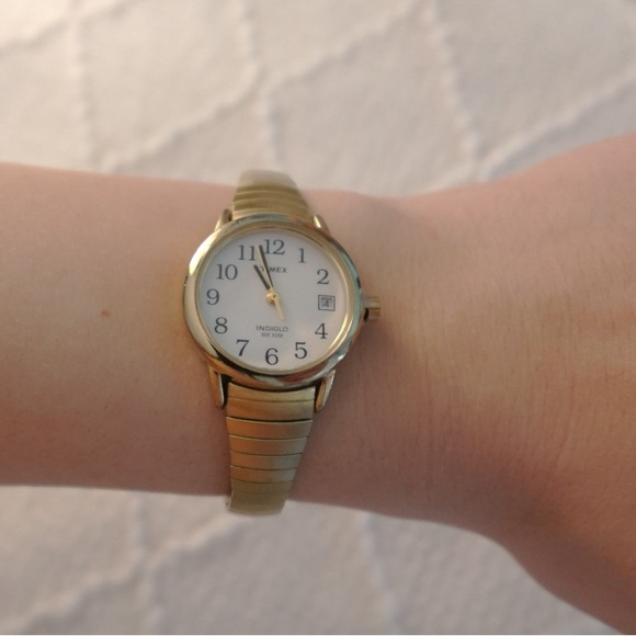 Vintage Gold Timex Bracelet Watch‎ - Picture 6 of 8